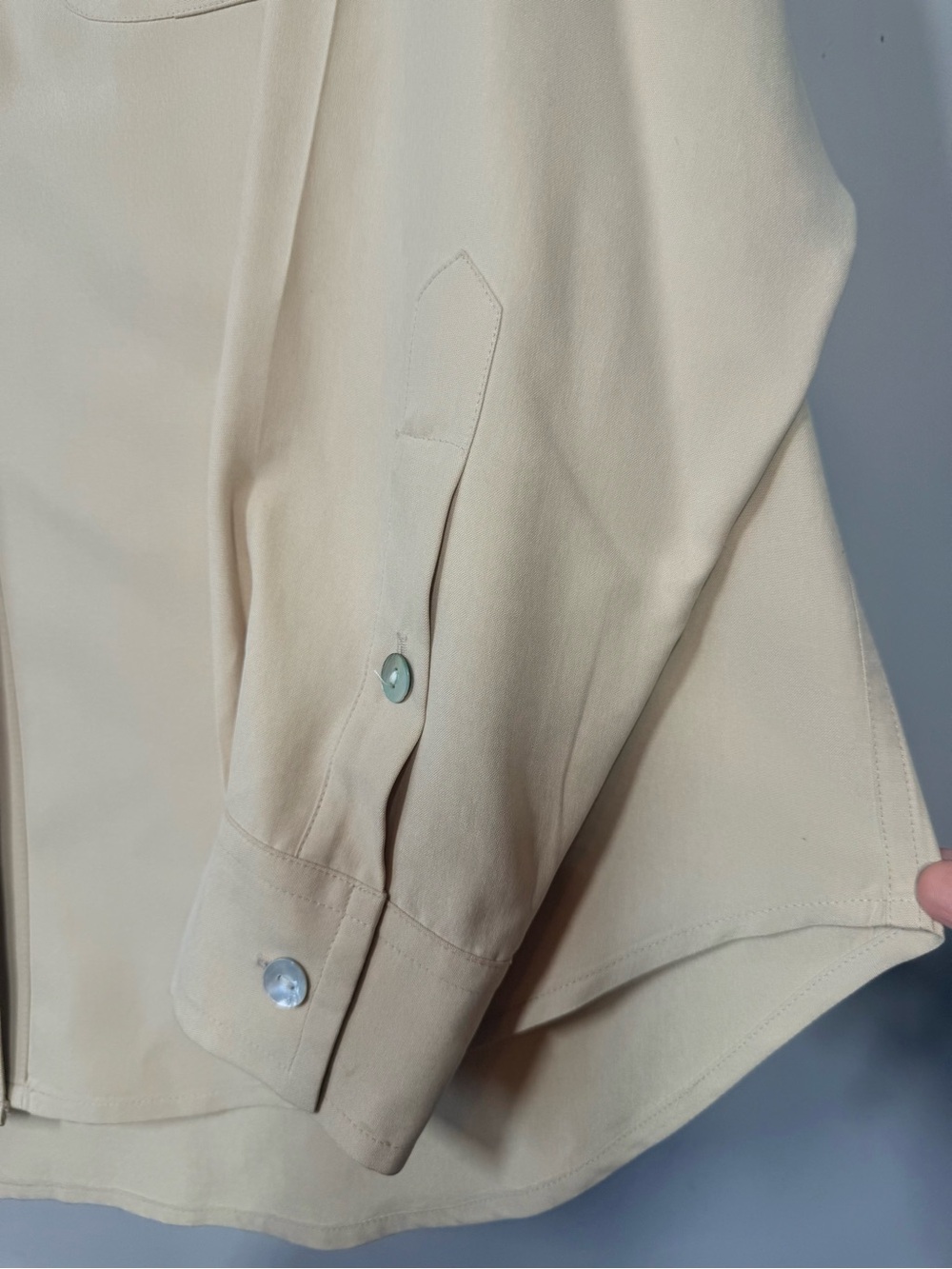 Jones New York  100% Silk Cream Button-Down blouse with Flap Pockets - Picture 4 of 6